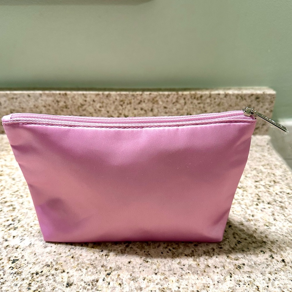 Clinique Travel Gift Set With Pink Makeup Bag - Picture 4 of 4
